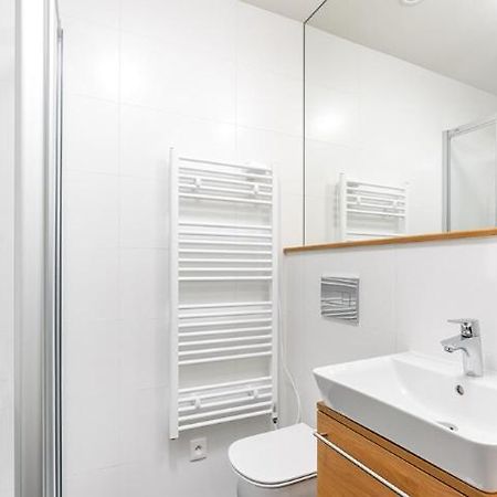 Апартаменты Modern Studio Near Airport And City Centre! Прага Экстерьер фото